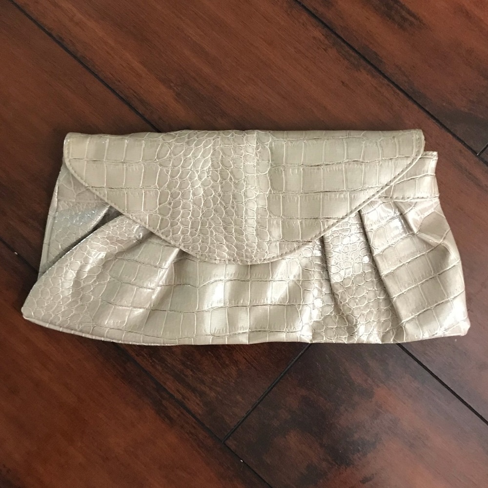 Adorable snakeskin pattern wristlet